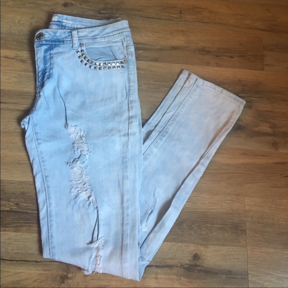Light wash distressed ripped studded skinny jeans